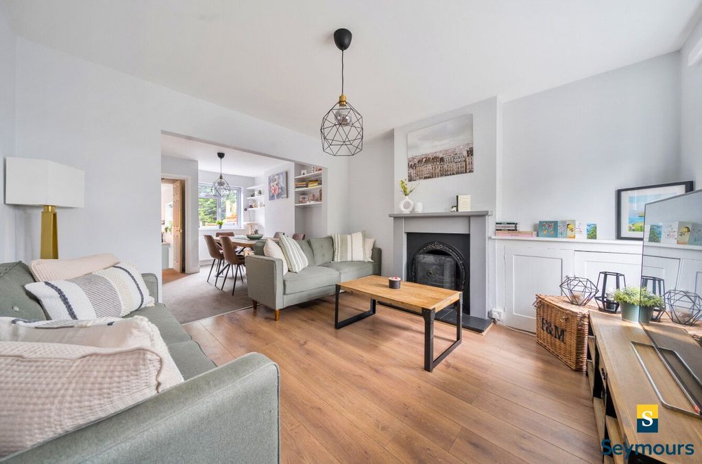 Property photo 2 of 20 Living Room