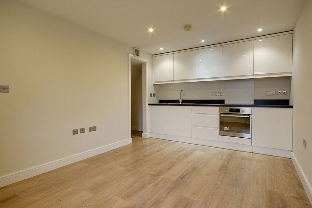 Property photo 3 of 12 4 Oby Living Kitchen2