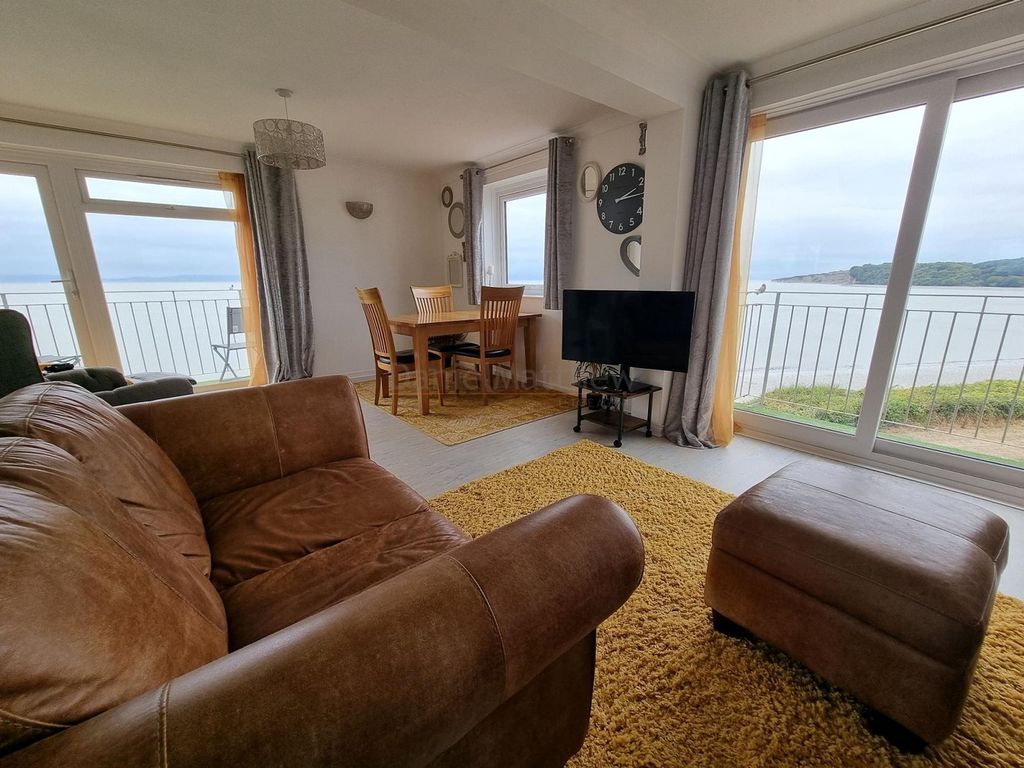 Property photo 2 of 21 Lounge/Diner