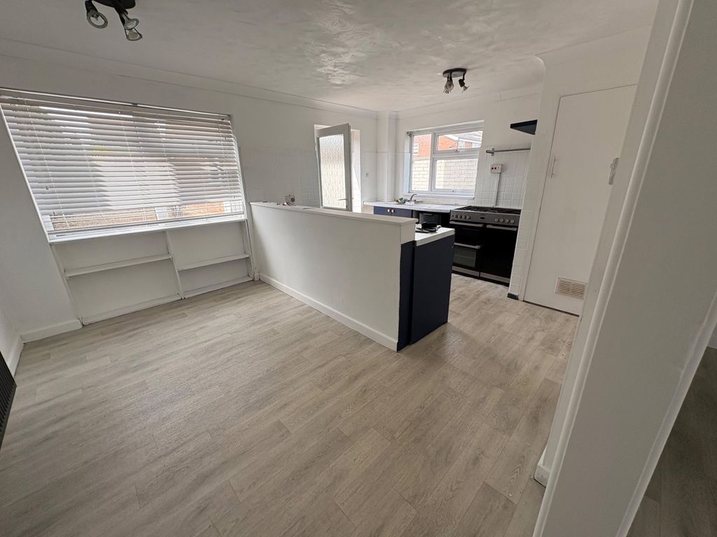 Property photo 2 of 43