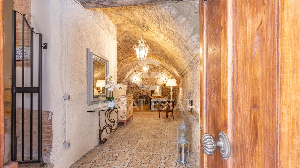 Property photo 2 of 47 Interiors