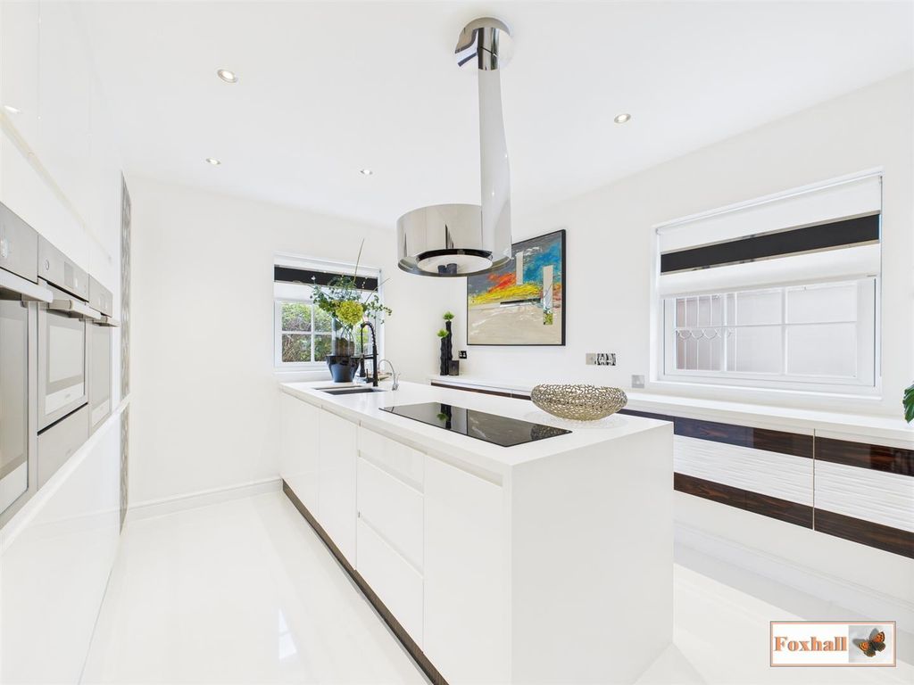 Property photo 2 of 34 Kitchen