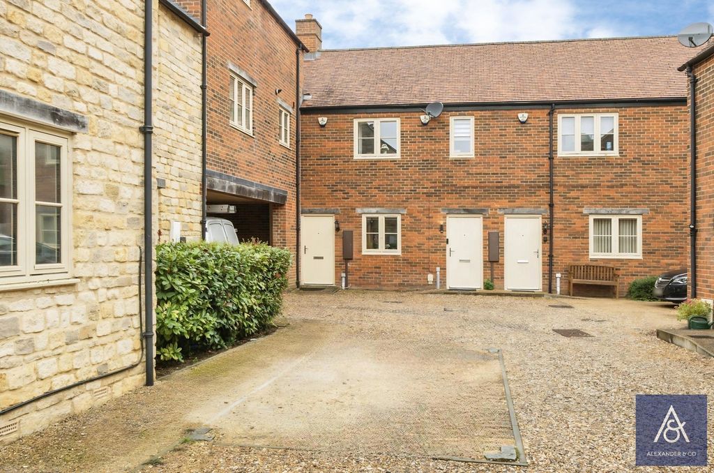 Property photo 1 of 17 Pbox-Img.Jpg