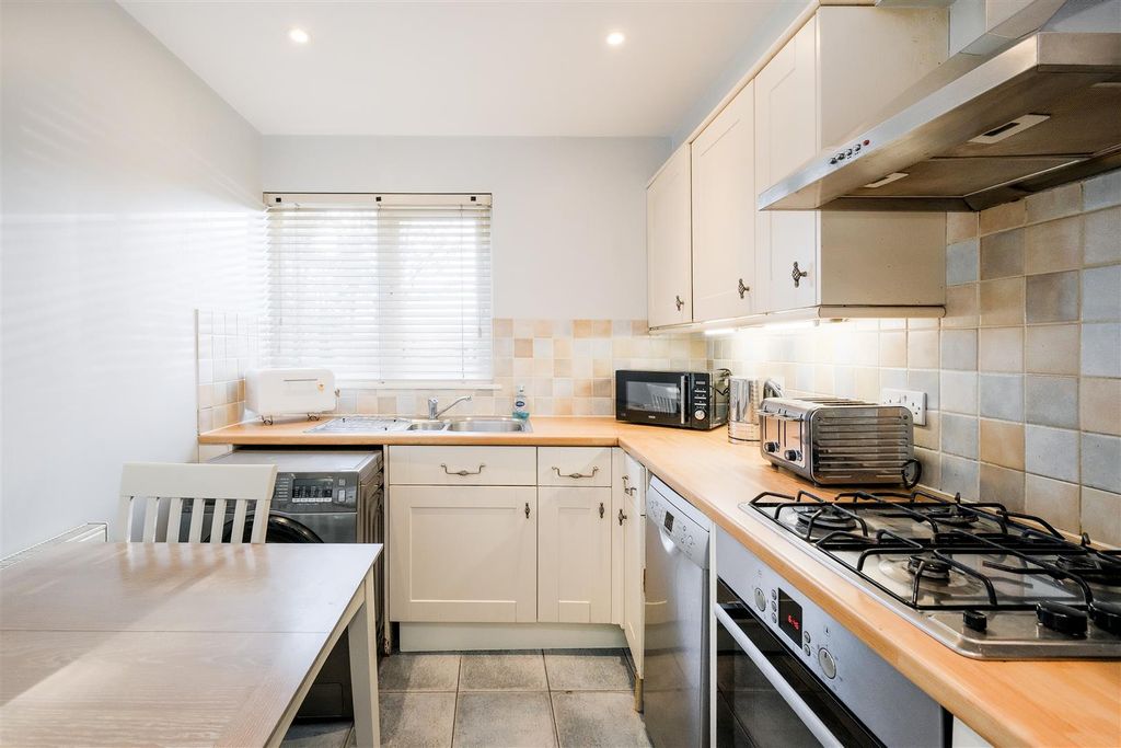 Property photo 2 of 21 2