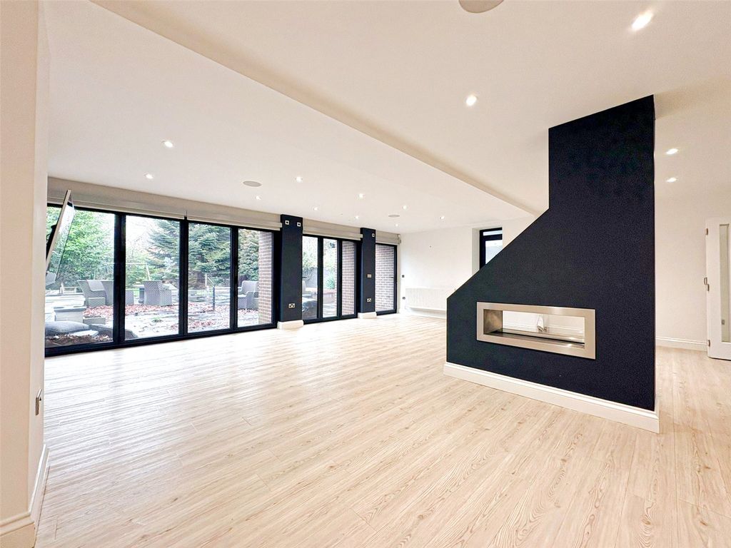 Property photo 3 of 27 Picture No. 05