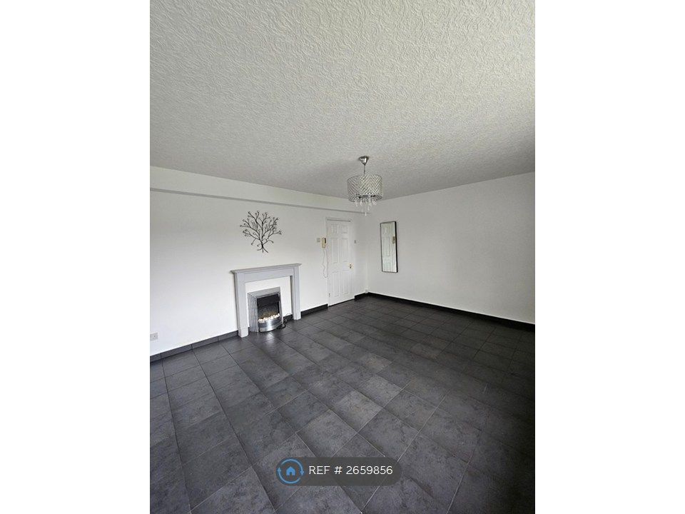 Property photo 1 of 10 Living Room