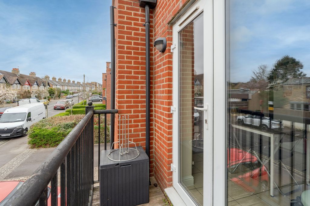 Property photo 3 of 10 Balcony