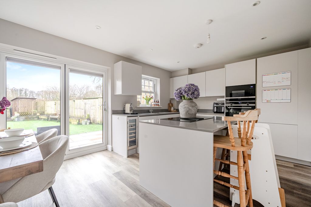 Property photo 3 of 11 3