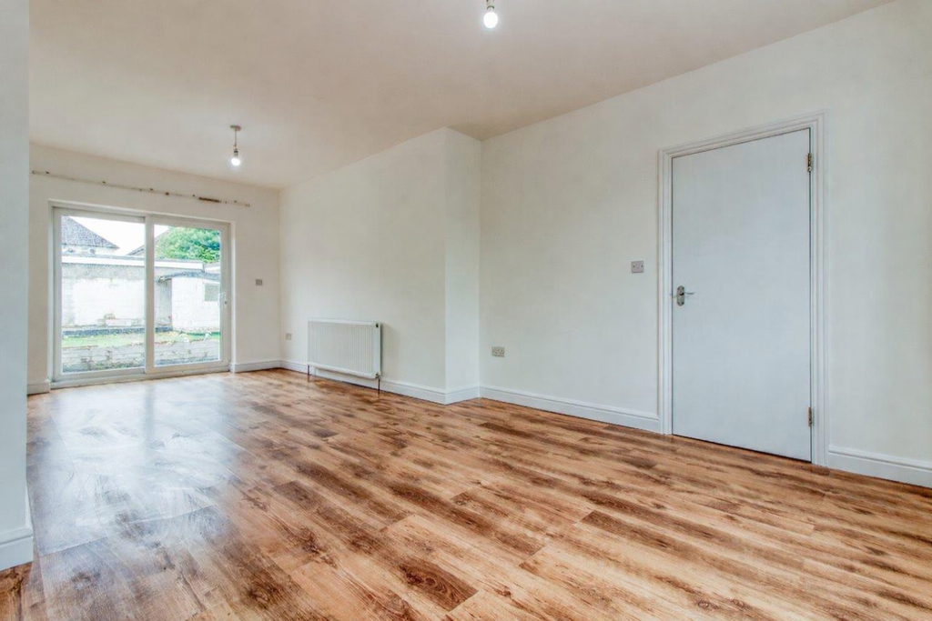 Property photo 2 of 11 Photo 1