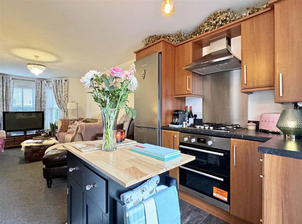 Property photo 2 of 15 Kitchen 2.Jpg