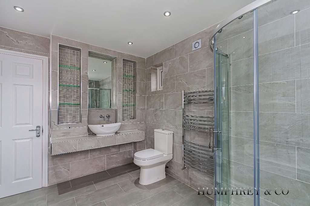 Property photo 2 of 19 Bathroom 2.Jpg