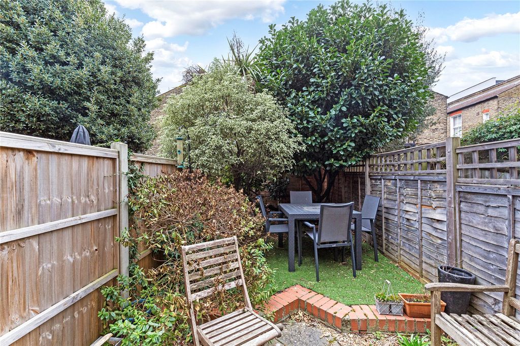 Property photo 2 of 17 Picture No. 16