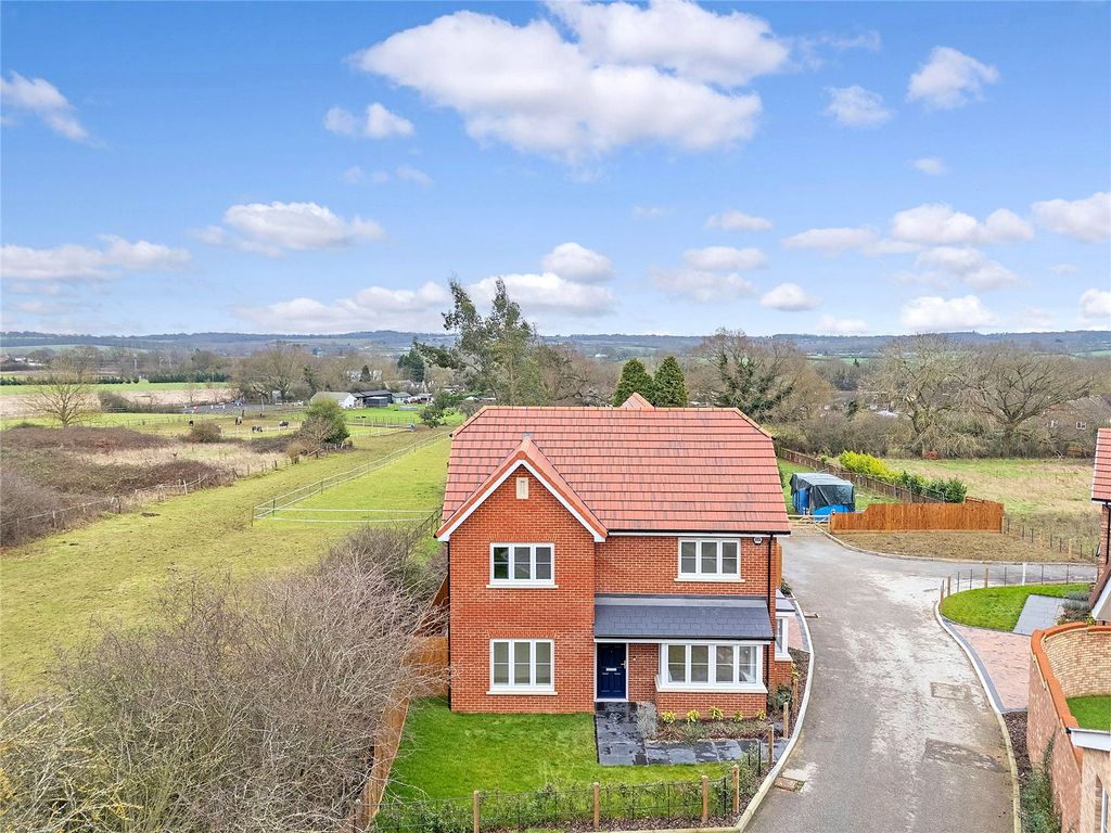 Property photo 1 of 21 Larcombe Mews