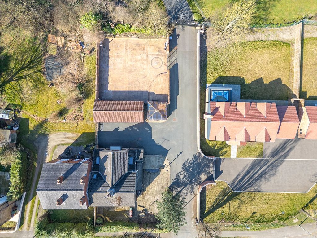 Property photo 2 of 41 Picture No. 42