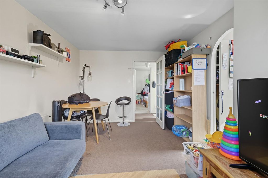 Property photo 3 of 13 4