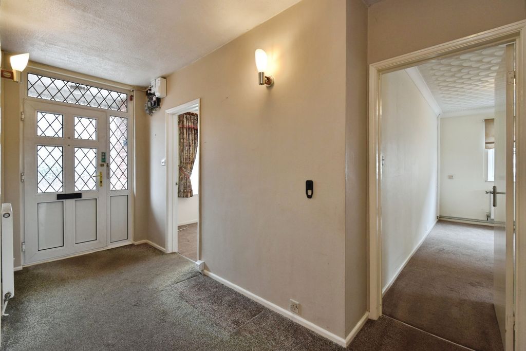 Property photo 2 of 17 Photo