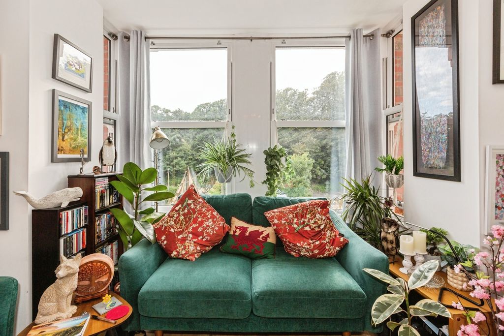 Property photo 3 of 17 Photo