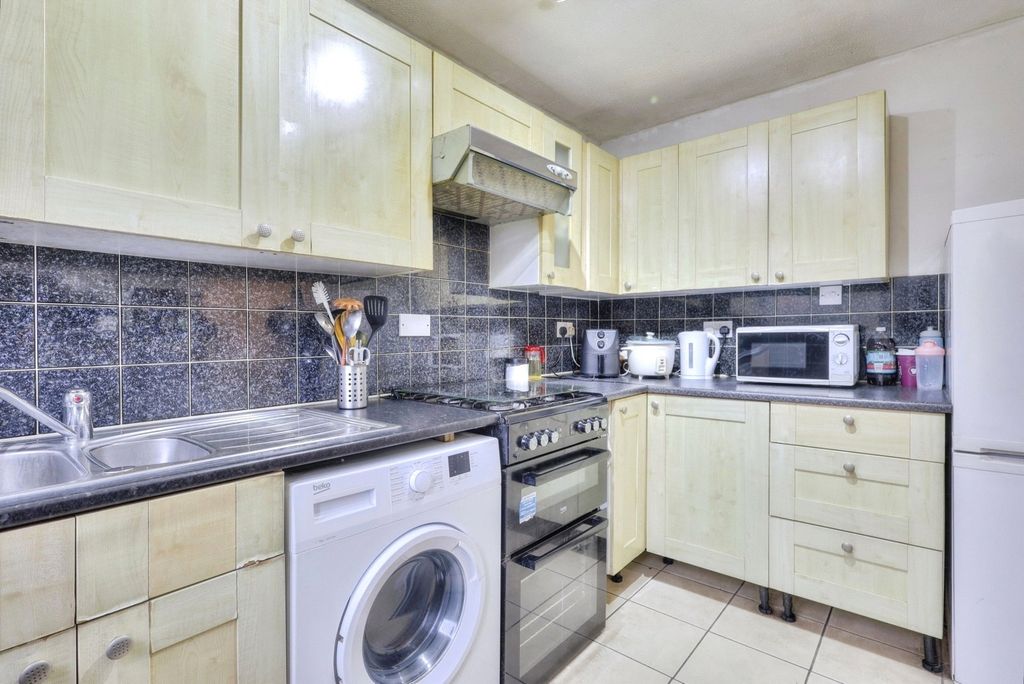 Property photo 2 of 17 Kitchen