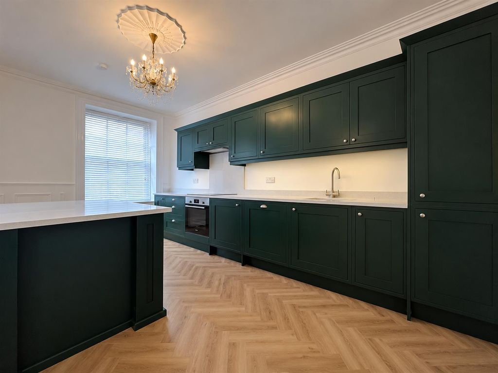 Property photo 3 of 11 Kitchen