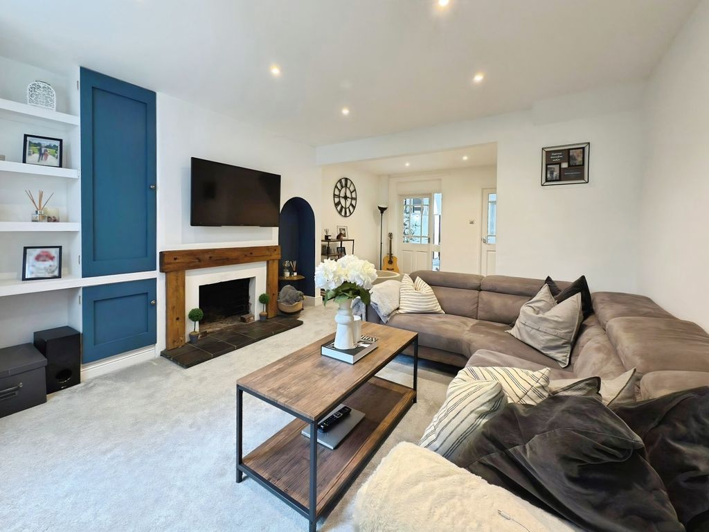 Property photo 2 of 17