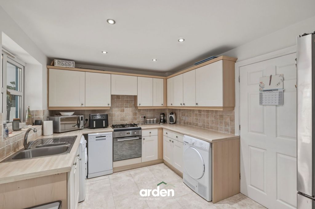 Property photo 2 of 9