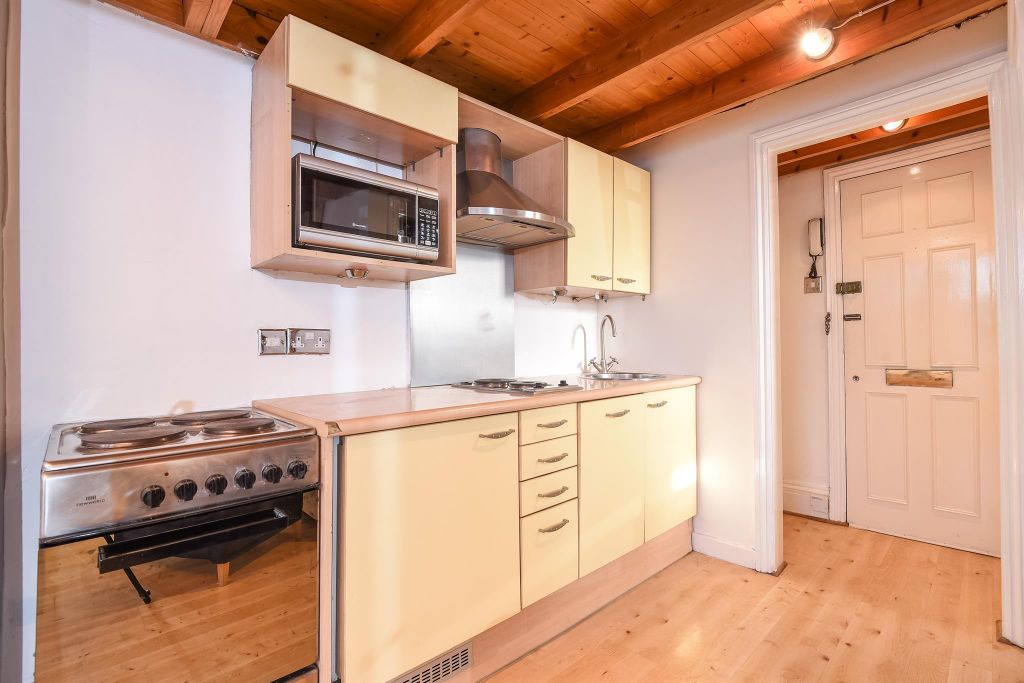 Property photo 3 of 9 Kitchen