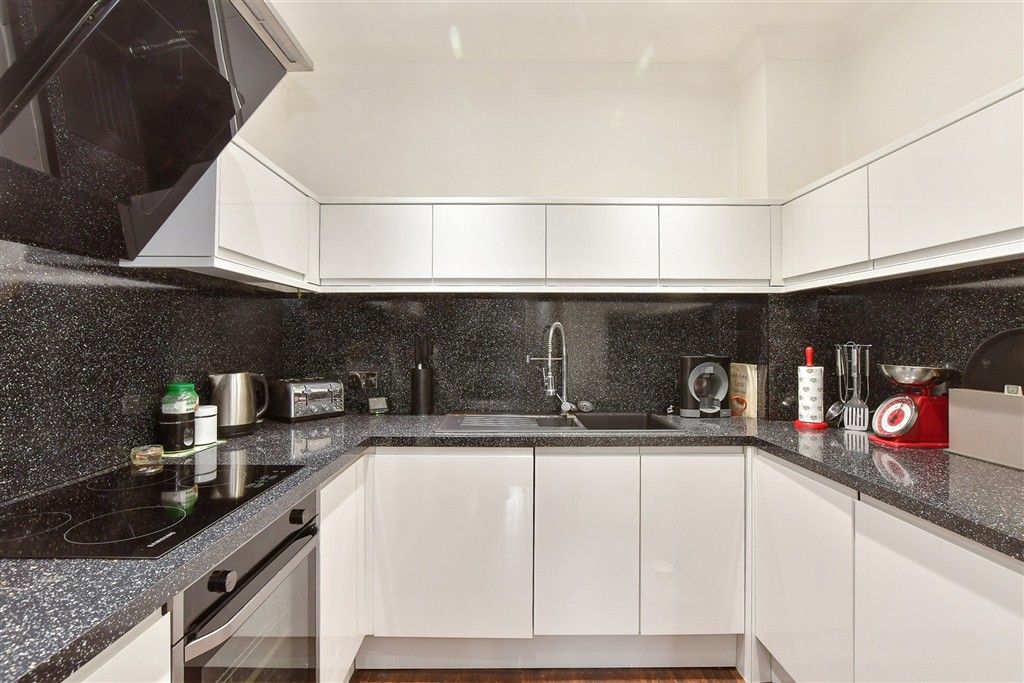 Property photo 2 of 9 Kitchen
