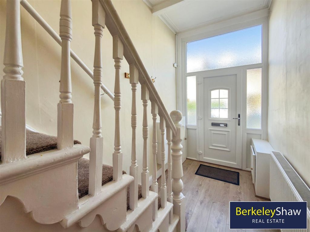 Property photo 3 of 16 8Fd4E7d4-D-4EE0-904B-Afdc80407D38-7051-00000E872F1