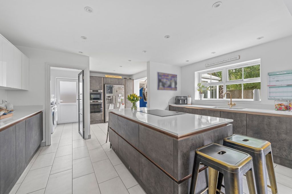 Additional image 13 of 6 bed detached house for saleRoyal Oak Drive, Crowthorne, Berkshire RG45