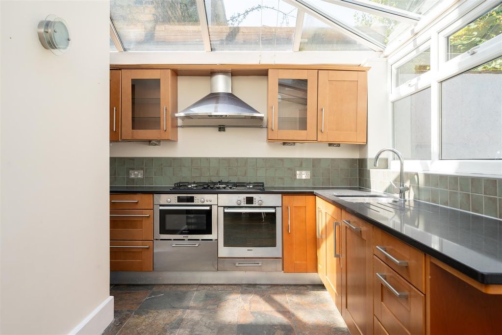 Property photo 3 of 12 Addison Gardens