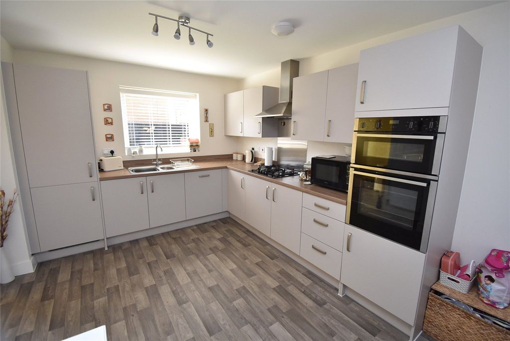 Property photo 3 of 18 Picture No. 12