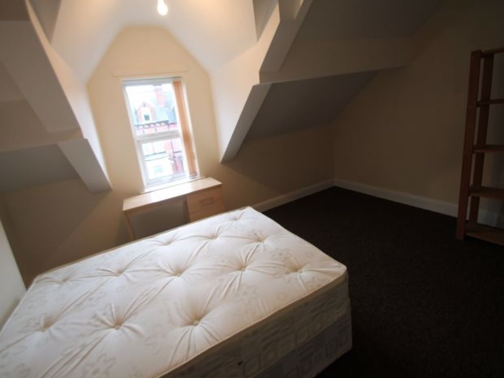 Property photo 3 of 17 Bright Attic Double Bedroom With A Comfortable Mat...