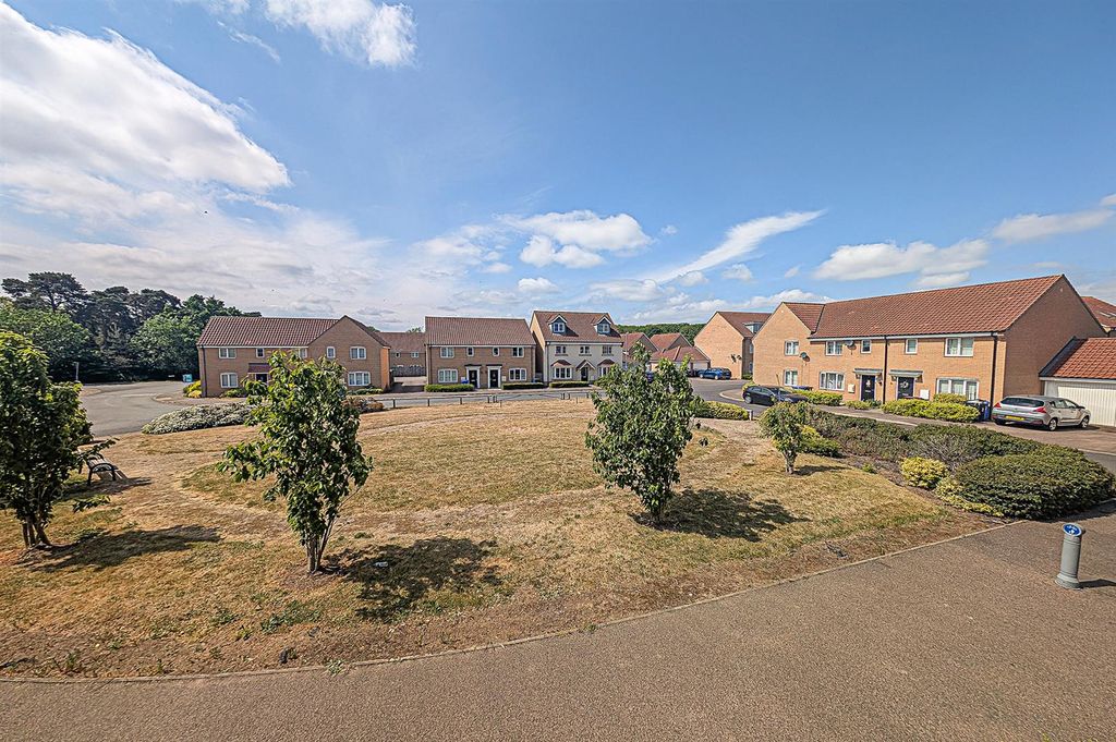 Property photo 3 of 18 Pxl_20250521_104119393.Raw-01.Cover.Jpg