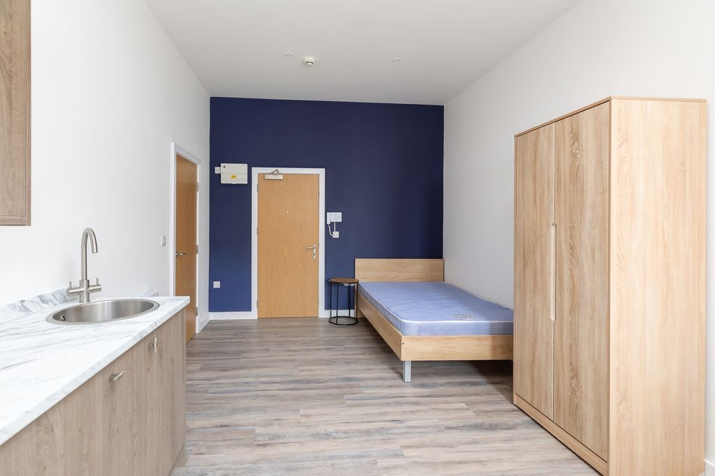 Property photo 2 of 3 A Tidy And Modern Single Bedroom Featuring A Comfo...