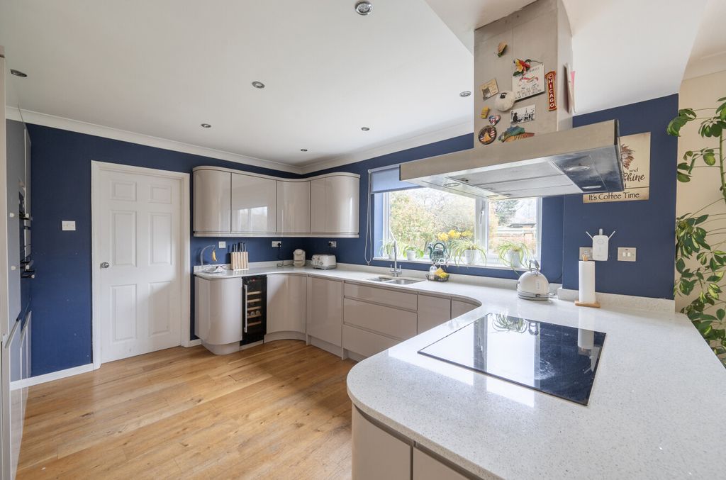 Property photo 3 of 21 14237451169B847Ad35d1E