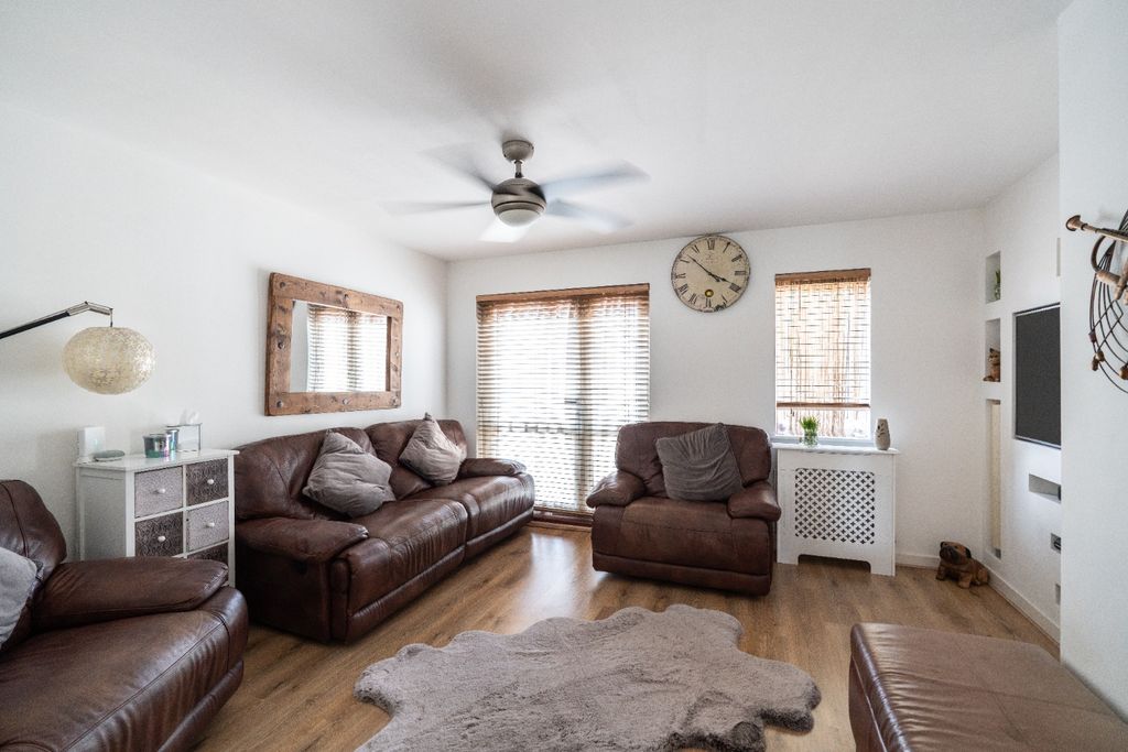 Property photo 3 of 25 4075923