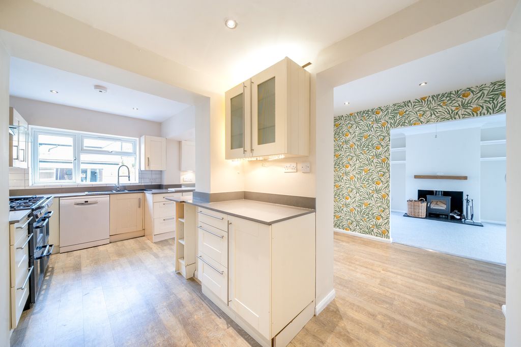 Property photo 3 of 20