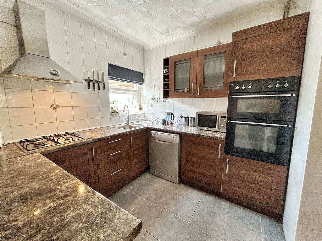 Property photo 3 of 36