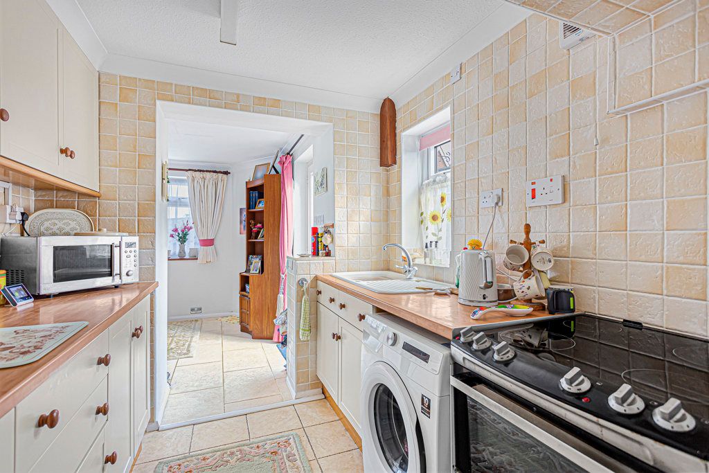 Property photo 3 of 15 Kitchen