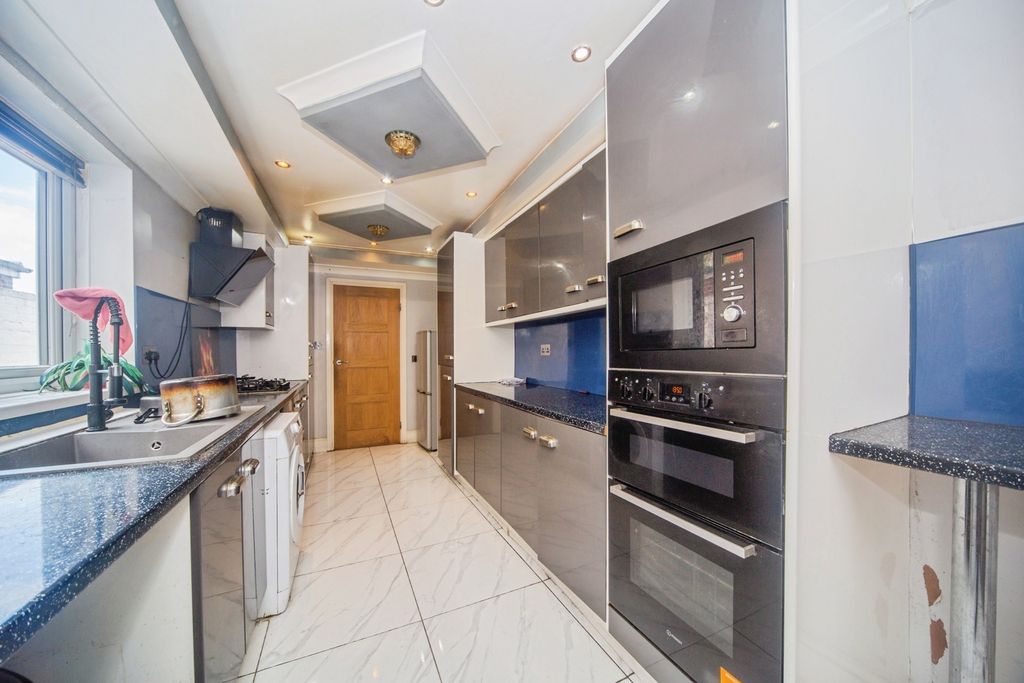 Property photo 3 of 18 Pbox-Img.Jpg