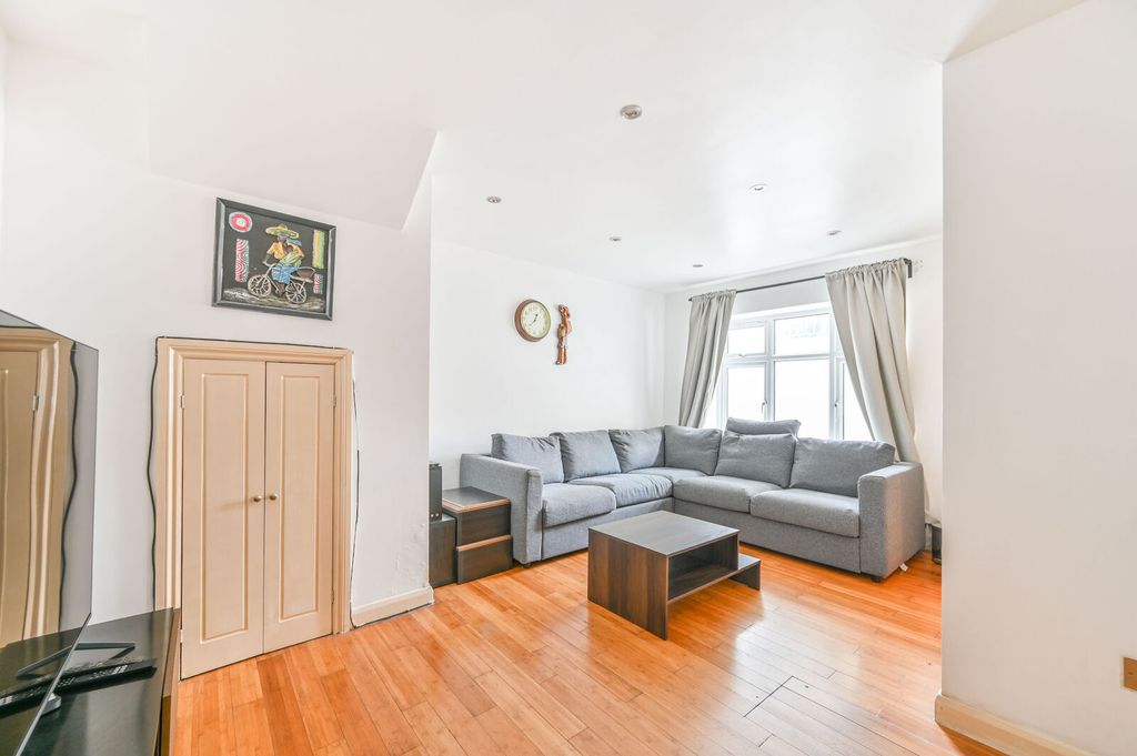 Property photo 2 of 13