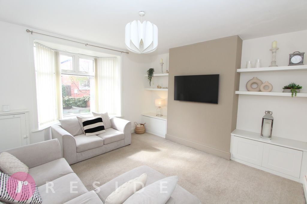 Property photo 2 of 11 Lounge