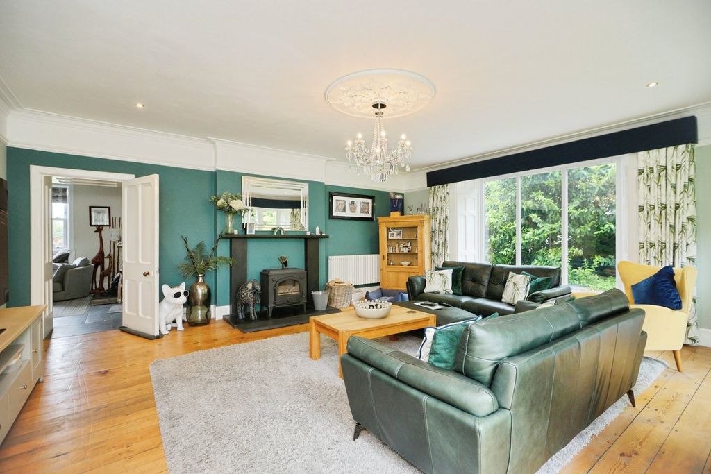 Property photo 2 of 35
