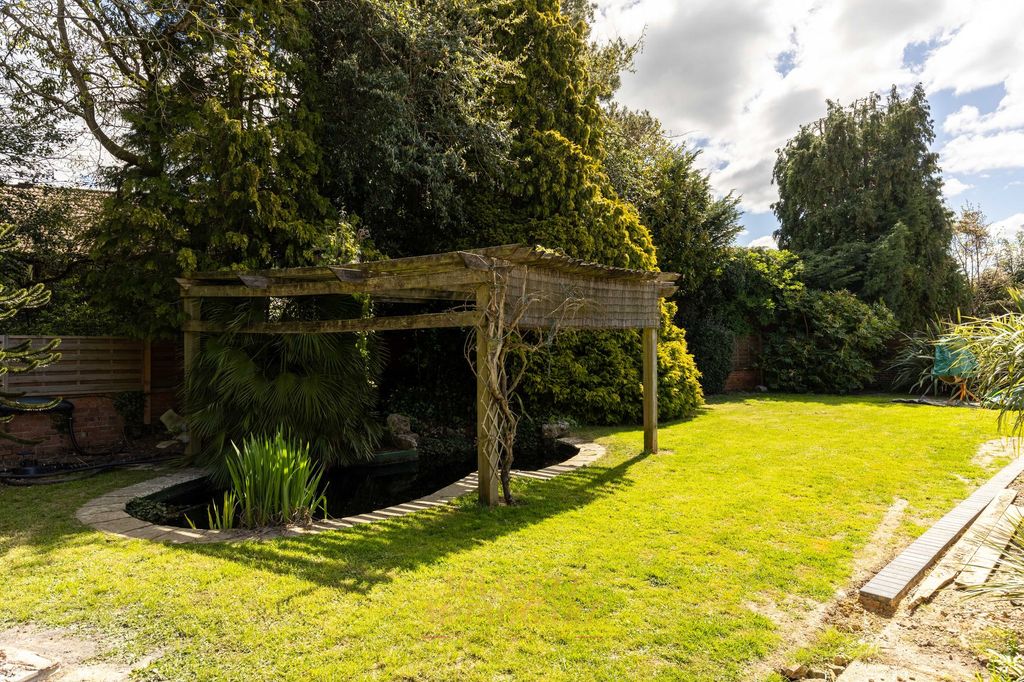 Property photo 2 of 27