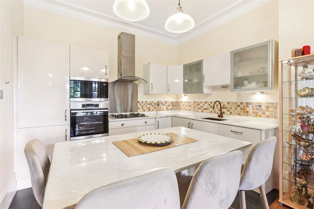 Property photo 2 of 11 Kitchen