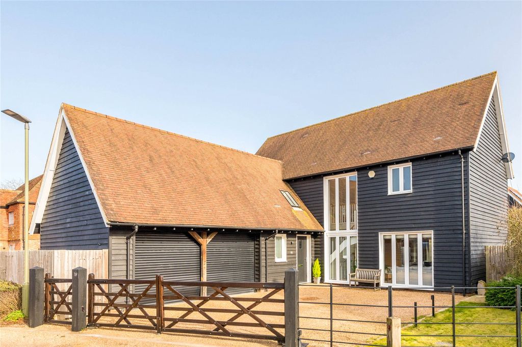 Property photo 1 of 28 Malthouse Lane