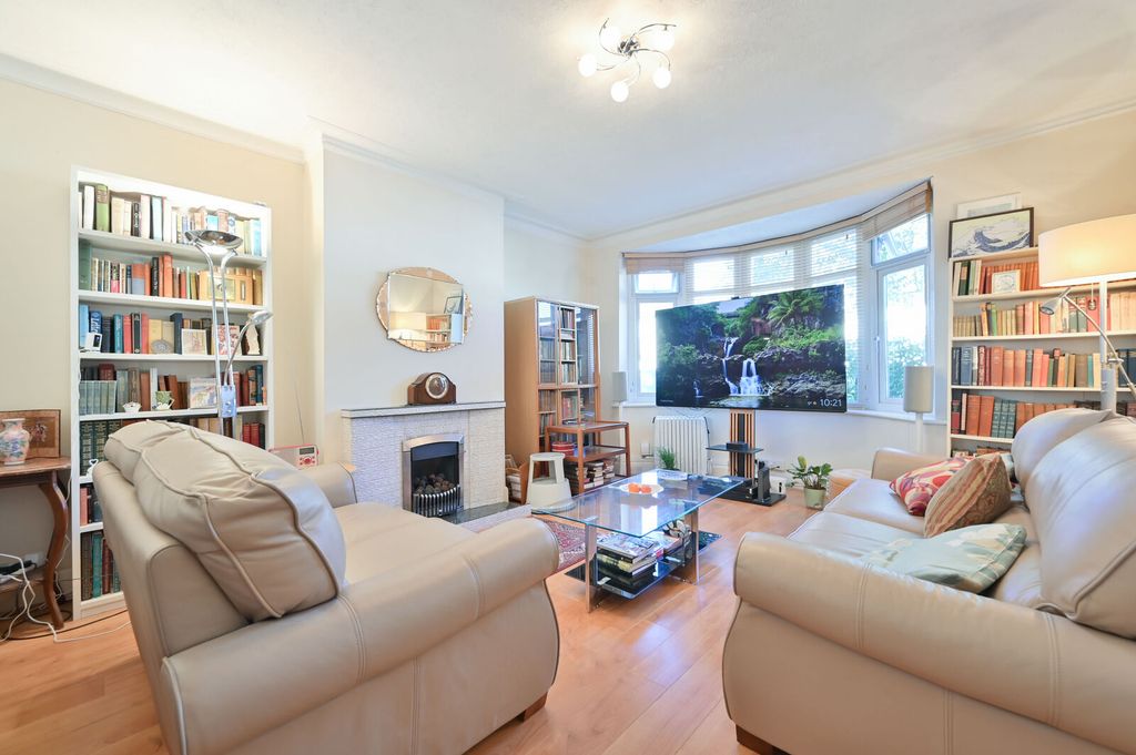 Property photo 3 of 19