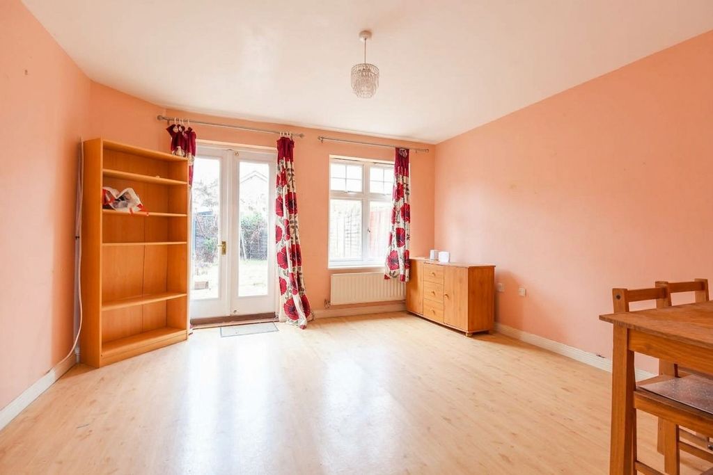 Property photo 2 of 7