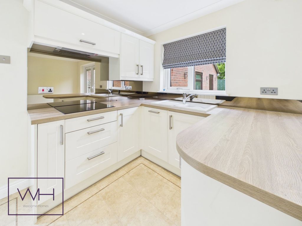 Property photo 2 of 17 Kitchen 1
