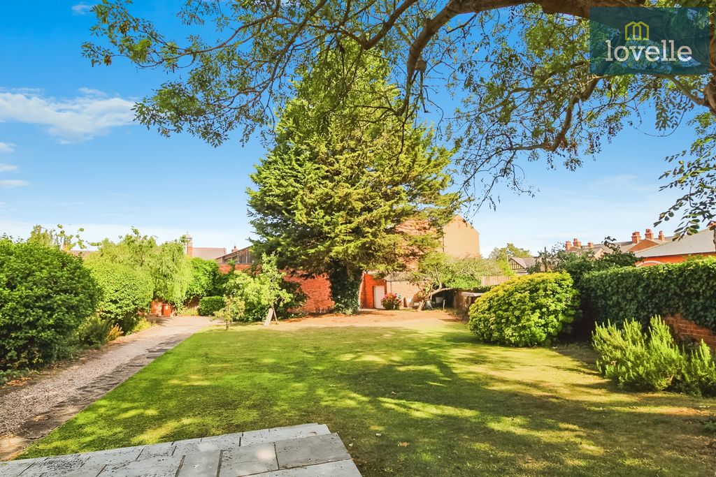 Property photo 2 of 41